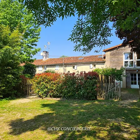 Le Hameau 2 Pour 15 Personnes Nature Et Riviere Proche Du Puy Dufou Tatil Evi