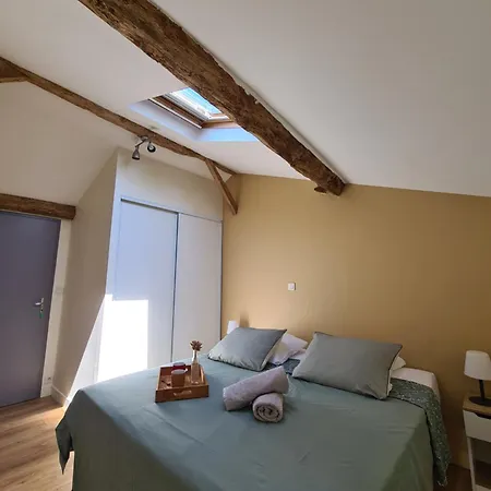 Le Hameau 2 Pour 15 Personnes Nature Et Riviere Proche Du Puy Dufou Feriehus *